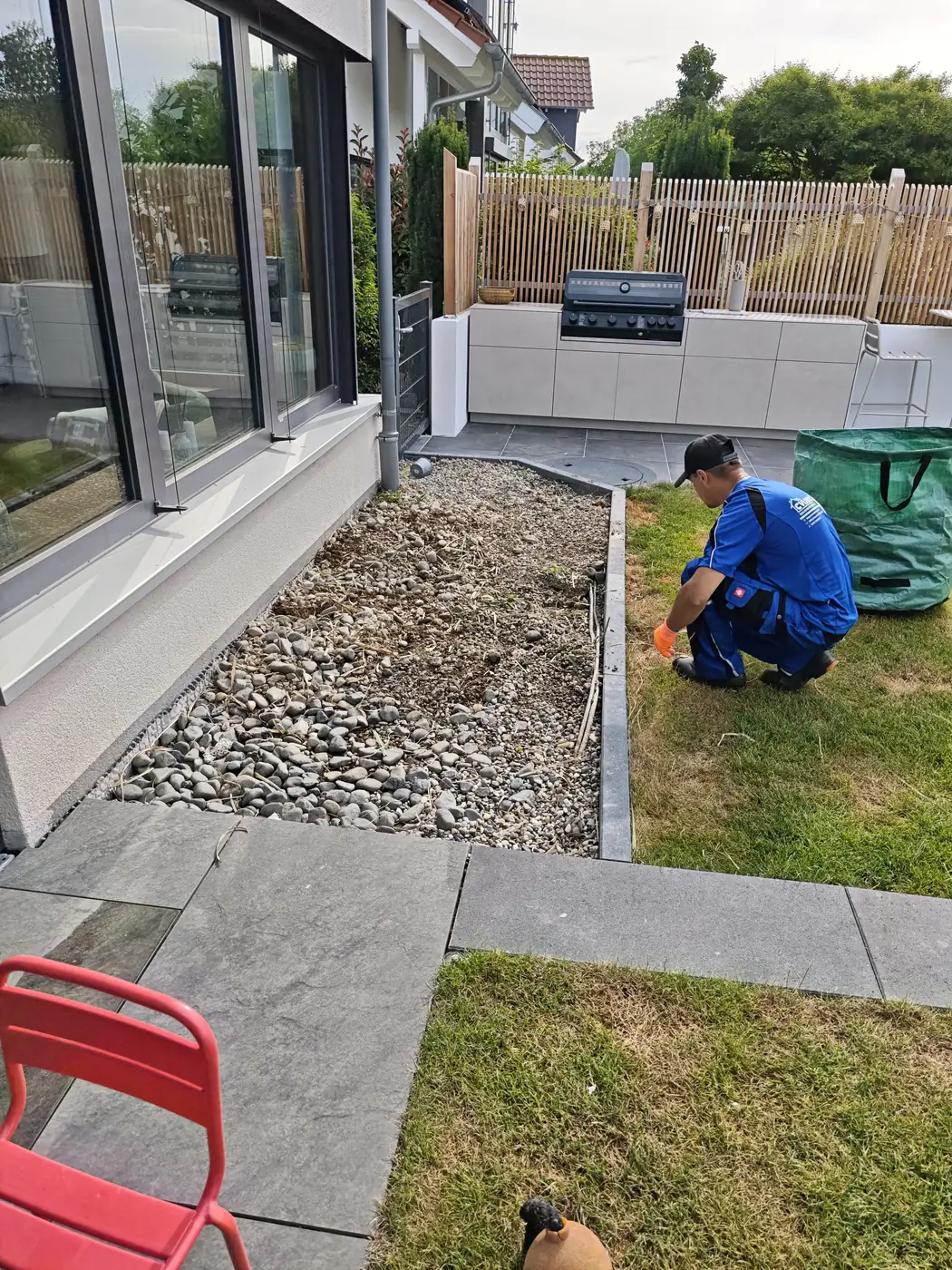 Gepflegtes Kiesbeet in einem Privatgarten